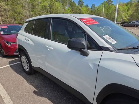 Used 2025 Toyota Corolla Cross L image 2