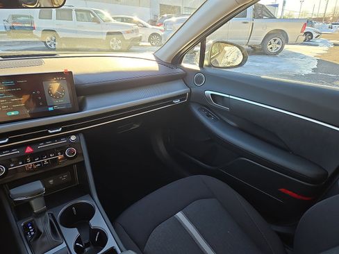 Used 2025 Hyundai Sonata SE image 11