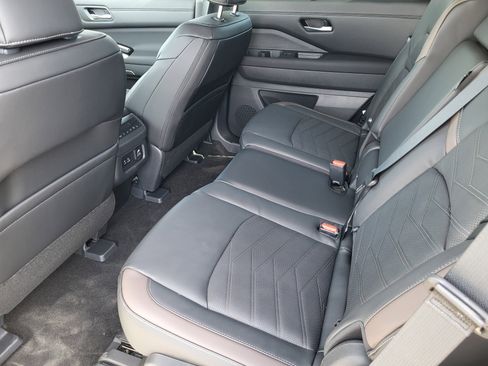 New 2025 Nissan Pathfinder Platinum w/ Lighting Package (N92) image 11