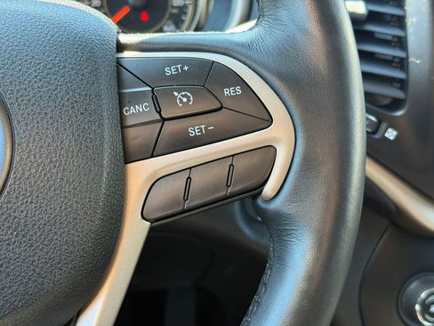 Used 2015 Jeep Cherokee Latitude w/ Comfort/Convenience Group image 25