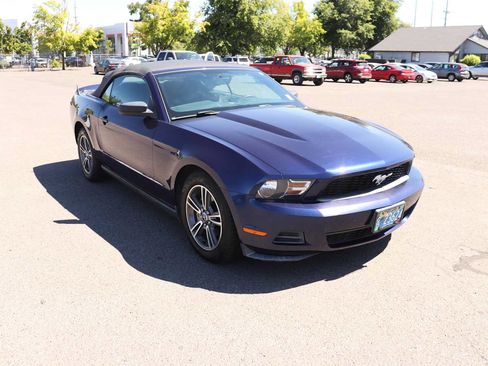 Used 2010 Ford Mustang Convertible RWD image 3