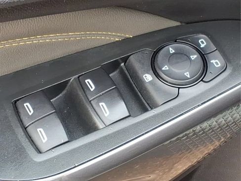 Used 2025 Chevrolet Trax ACTIV w/ Sunroof Package FWD image 17
