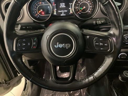 Used 2022 Jeep Gladiator Willys image 13