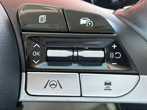 Certified 2022 Hyundai Tucson SEL w/ Convenience + Premium Package AWD/4WD image 22
