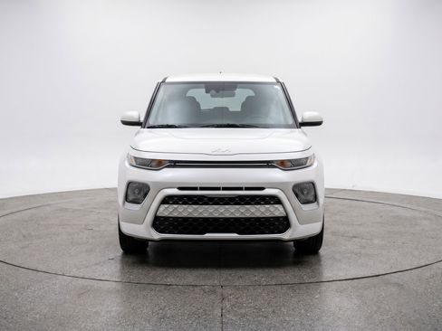 Used 2025 Kia Soul LX w/ LX Technology Package FWD image 2