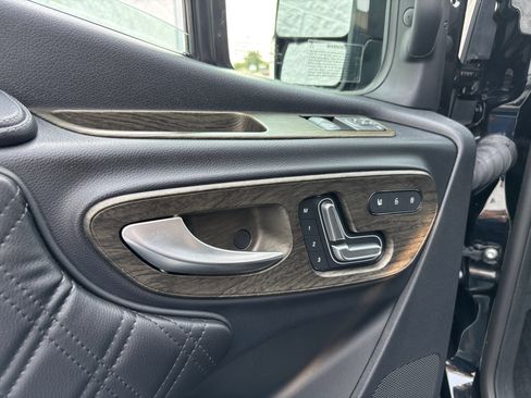 Used 2022 Mercedes-Benz Sprinter 2500 image 13