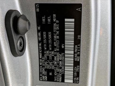 Used 2025 Toyota Sienna XSE image 28