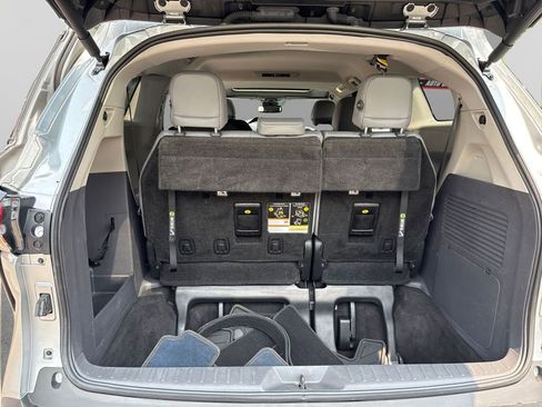 Used 2022 Toyota Sienna XLE image 11