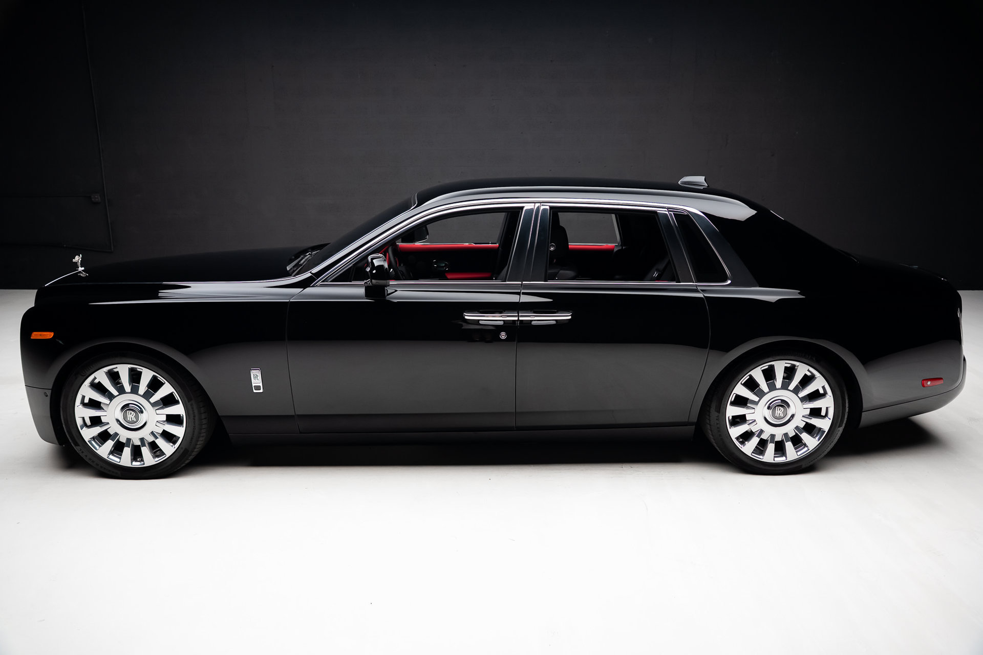 Used 2023 Rolls-Royce Phantom Sedan w/ The Phantom Package RWD image 17