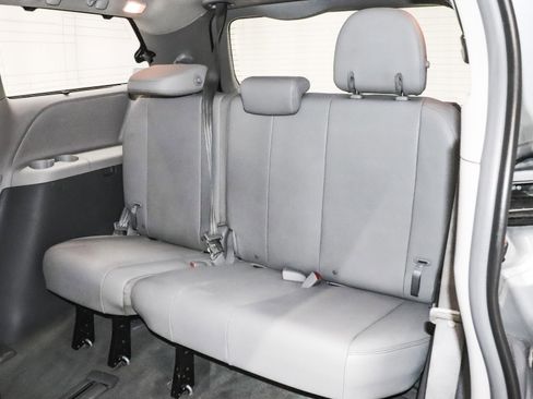 Used 2016 Toyota Sienna XLE Premium image 20