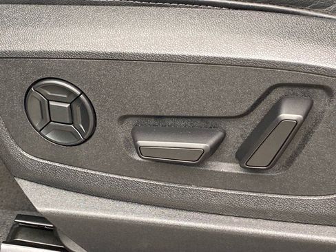 Used 2022 Audi e-tron Premium image 15