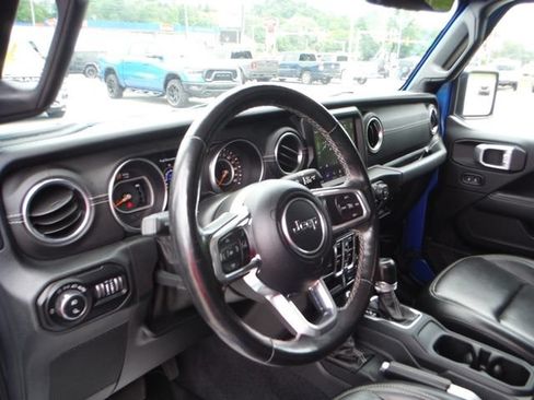 Used 2020 Jeep Gladiator Overland w/ Popular Equipment Package AWD/4WD image 3