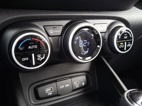 Used 2026 Hyundai Venue SEL image 17