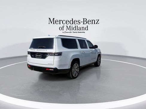 Used 2023 Jeep Grand Wagoneer L Series III w/ Rear Seat Video Group 1 AWD/4WD image 8