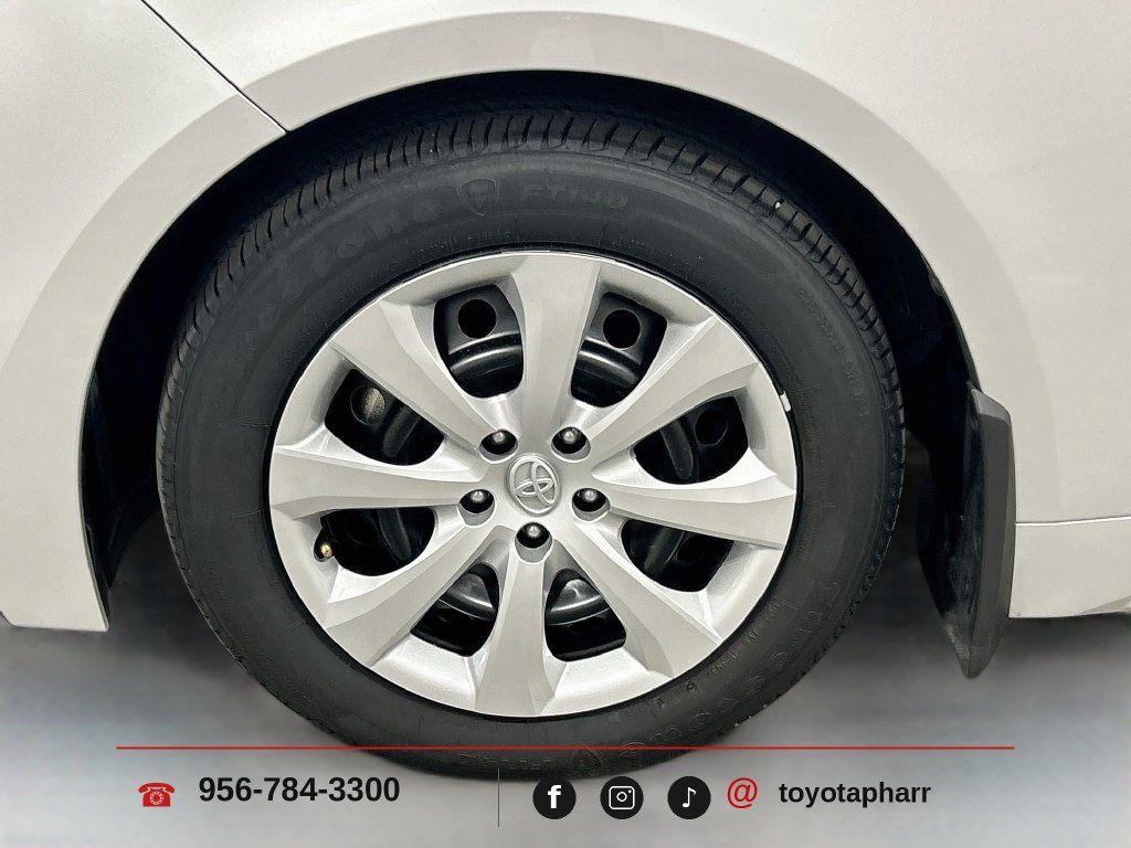 Used 2025 Toyota Corolla LE FWD image 27