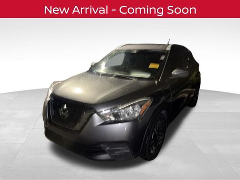 Used 2020 Nissan Kicks SV FWD image 2