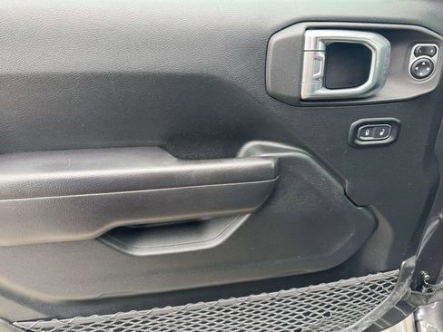 Used 2021 Jeep Gladiator Willys image 14