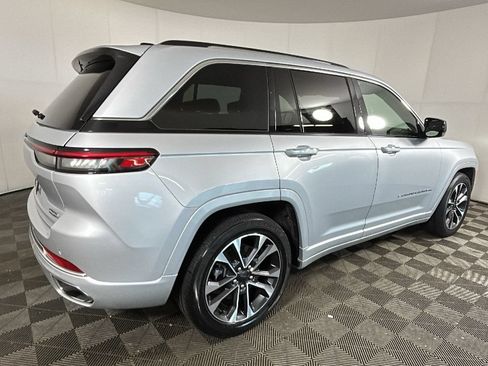 Used 2023 Jeep Grand Cherokee Overland AWD/4WD image 3