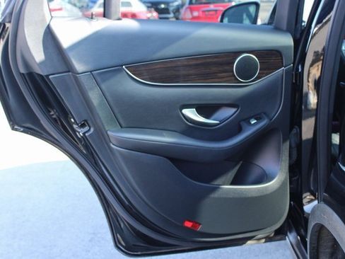 Used 2022 Mercedes-Benz GLC 300 4MATIC image 33