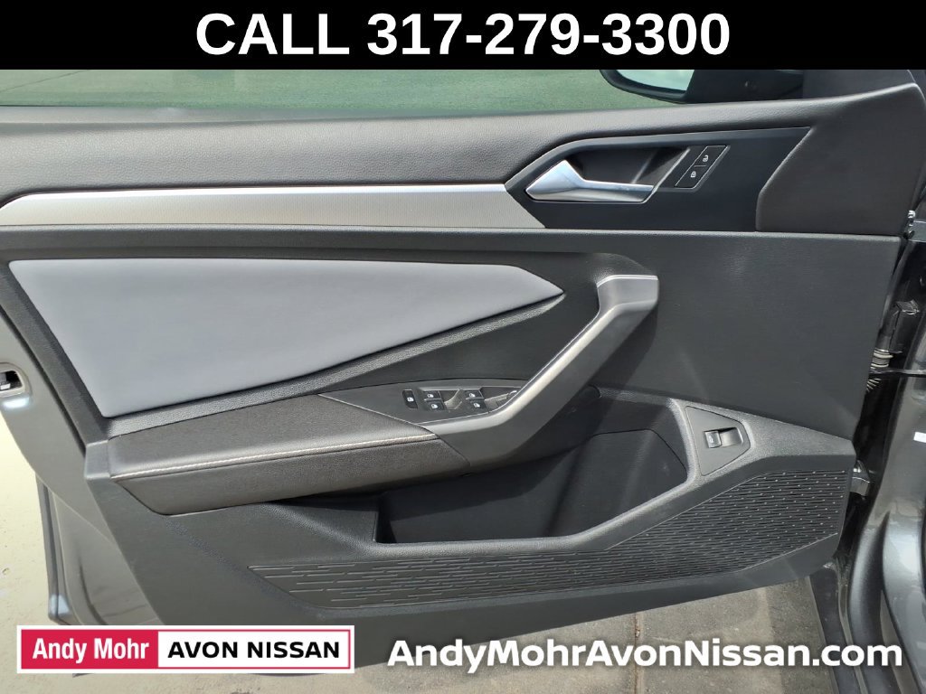 Used 2025 Volkswagen Jetta SE FWD image 13