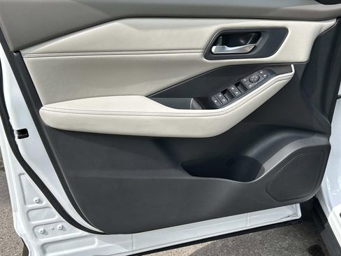 New 2026 Nissan Rogue SV AWD/4WD image 17