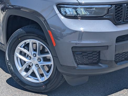 Used 2024 Jeep Grand Cherokee L Laredo RWD image 11
