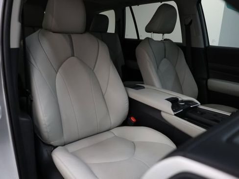 Used 2024 Toyota Grand Highlander Platinum image 79