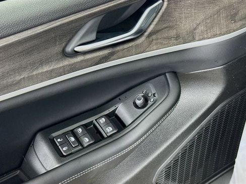 New 2026 Jeep Grand Cherokee L 4WD image 21