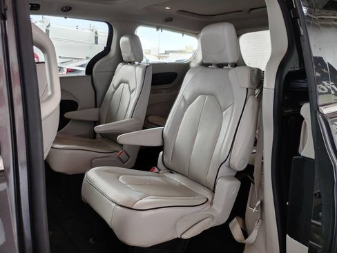 Used 2021 Chrysler Pacifica Limited w/ Premium & Safety Sphere Group AWD/4WD image 21