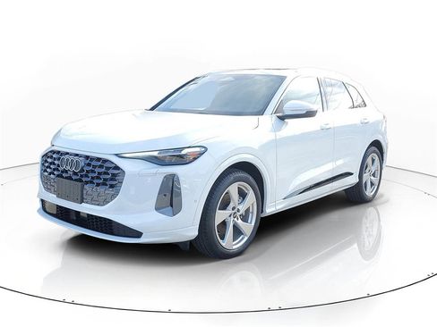 New 2025 Audi Q5 Prestige image 2