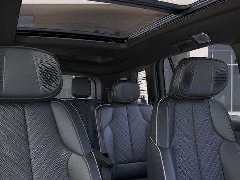 New 2026 Cadillac Vistiq Platinum image 24