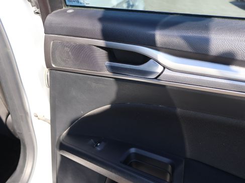 Used 2018 Ford Fusion SE FWD image 14