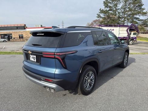 New 2026 Chevrolet Traverse LT w/ Driver Confidence Package FWD image 5