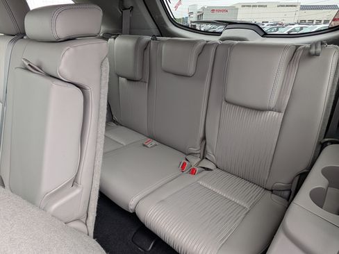 Used 2017 Toyota Highlander Plus AWD/4WD image 31