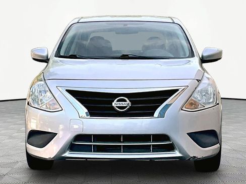 Used 2015 Nissan Versa SV FWD image 3