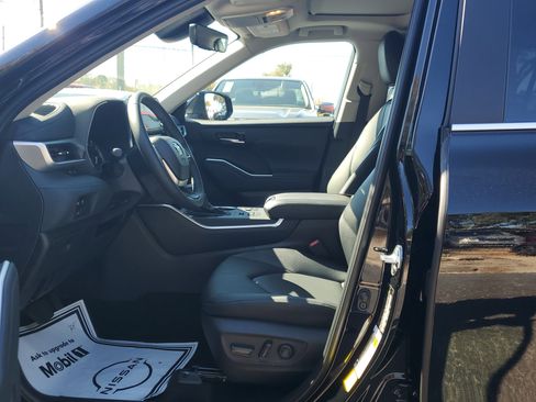 Used 2026 Toyota Highlander XLE image 20