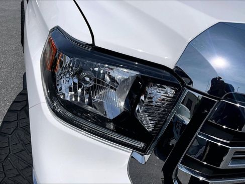 Used 2020 Toyota Tundra SR5 w/ SR5 Convenience Package image 33