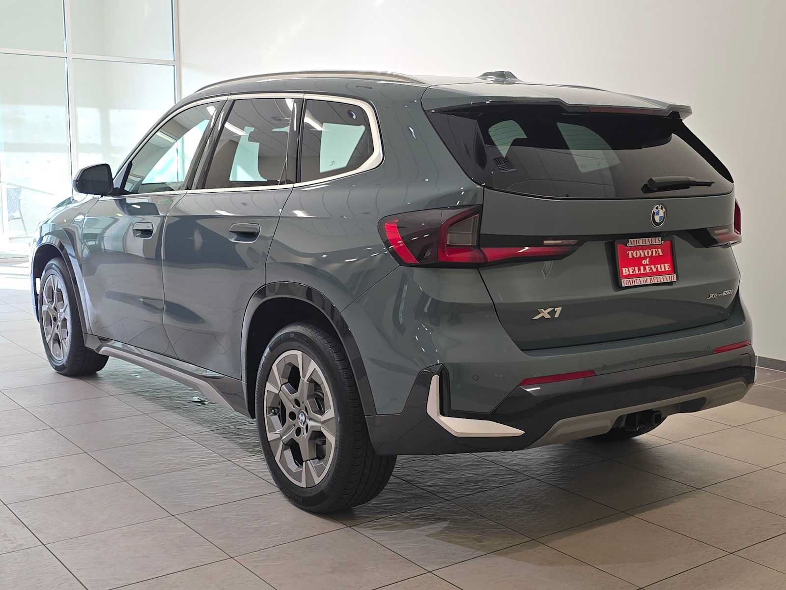 Used 2024 BMW X1 xDrive28i w/ Convenience Package AWD/4WD image 4
