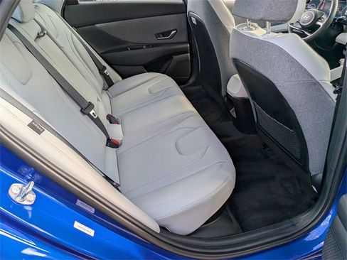 Used 2025 Hyundai Elantra Limited image 33