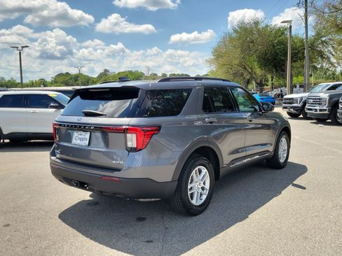 Used 2025 Ford Explorer Active AWD/4WD image 3
