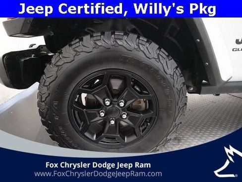Certified 2021 Jeep Gladiator Willys image 25
