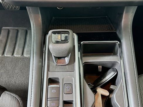 Used 2025 Nissan Pathfinder SV FWD image 23