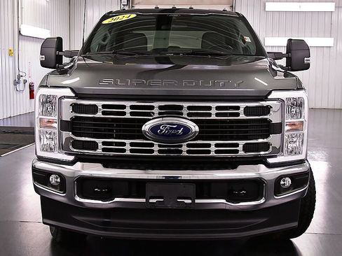 Used 2024 Ford F250 XLT w/ FX4 Off-Road Package image 2