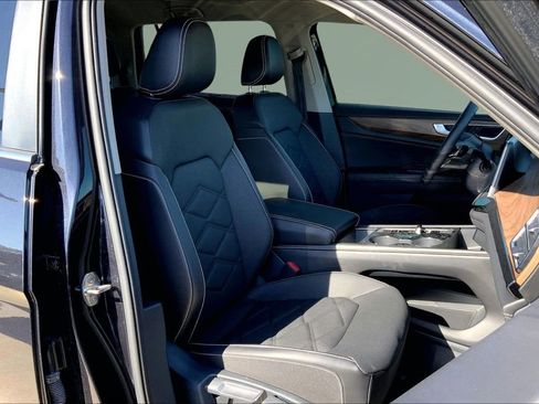 Certified 2024 Volkswagen Atlas SE image 7