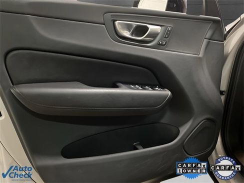 Used 2025 Volvo XC60 B5 Plus image 15