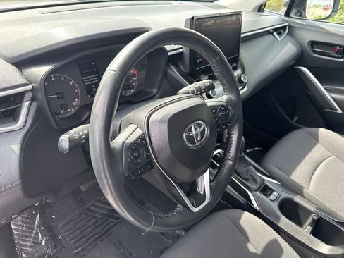 Used 2025 Toyota Corolla Cross LE AWD/4WD image 9
