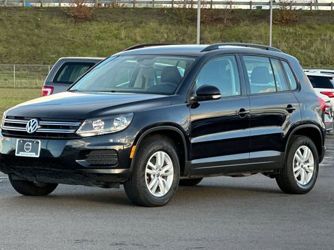 Used 2017 Volkswagen Tiguan S image 7