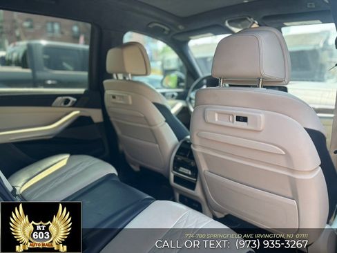 Used 2019 BMW X7 xDrive50i w/ Premium Package AWD/4WD image 13