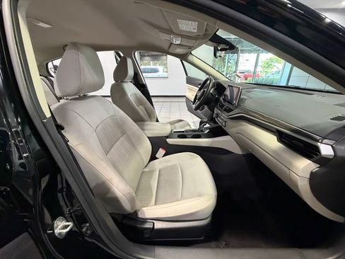 Used 2025 Nissan Altima 2.5 SV FWD image 13