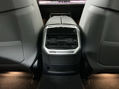 Used 2024 BMW i7 eDrive50 w/ M Sport Package RWD image 26